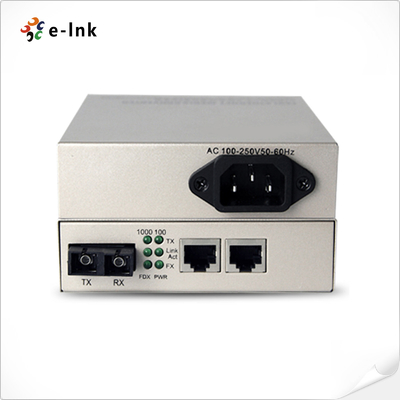1 Glasvezelpoort + 2 UTP-poorten 10/100M Media Converter met ingebouwde voeding